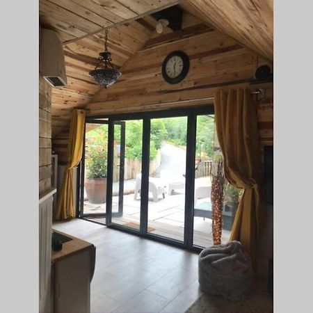 The Shed . A Cosy, Peaceful, 96% Recycled, Chalet. 斯旺西 外观 照片
